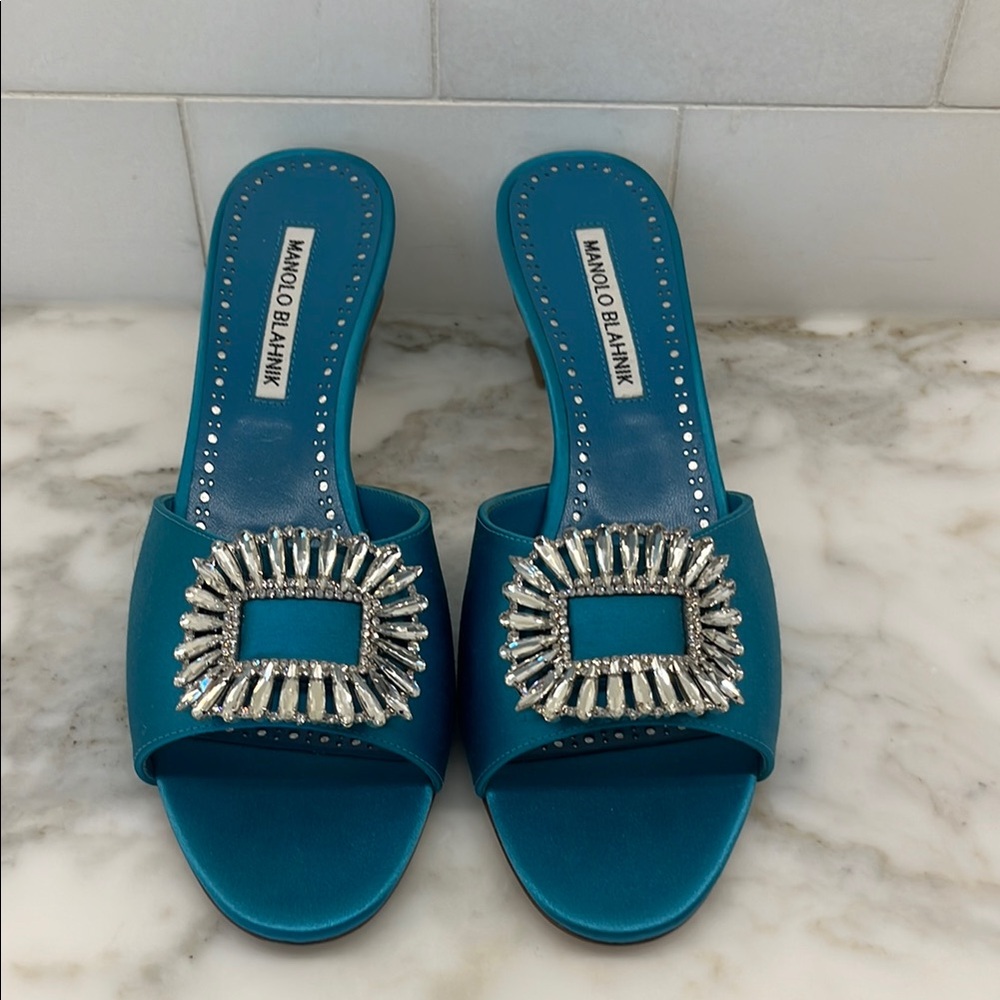 Manolo Blahnik Blue Crystal Embellished Sandals, Sz 39, in pristine condition! 🩵